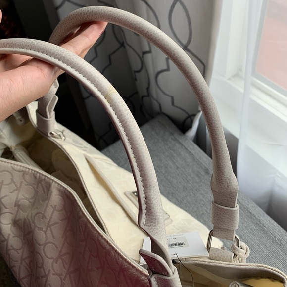 Calvin Klein White Logo Jacquard Size 12L x 18W - Picture 15 of 16